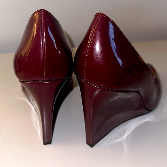 Wedges - Patent Leather w/ Pointy Toe Sz 10 - Picture 3 of 5